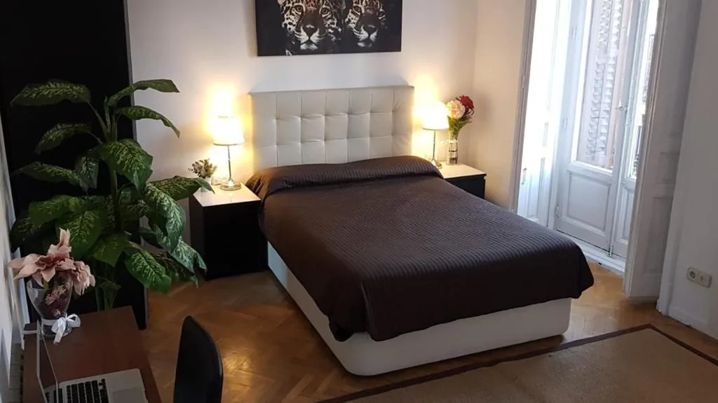 Habitación Triple con baño compartido — Madrid, C. Mayor
