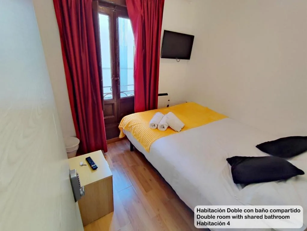 Camera doppia con bagno in comune — Madrid Centro Rooms
