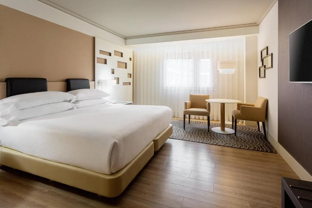 Habitación Premium con cama extragrande — Madrid Marriott Auditorium Hotel & Conference Center