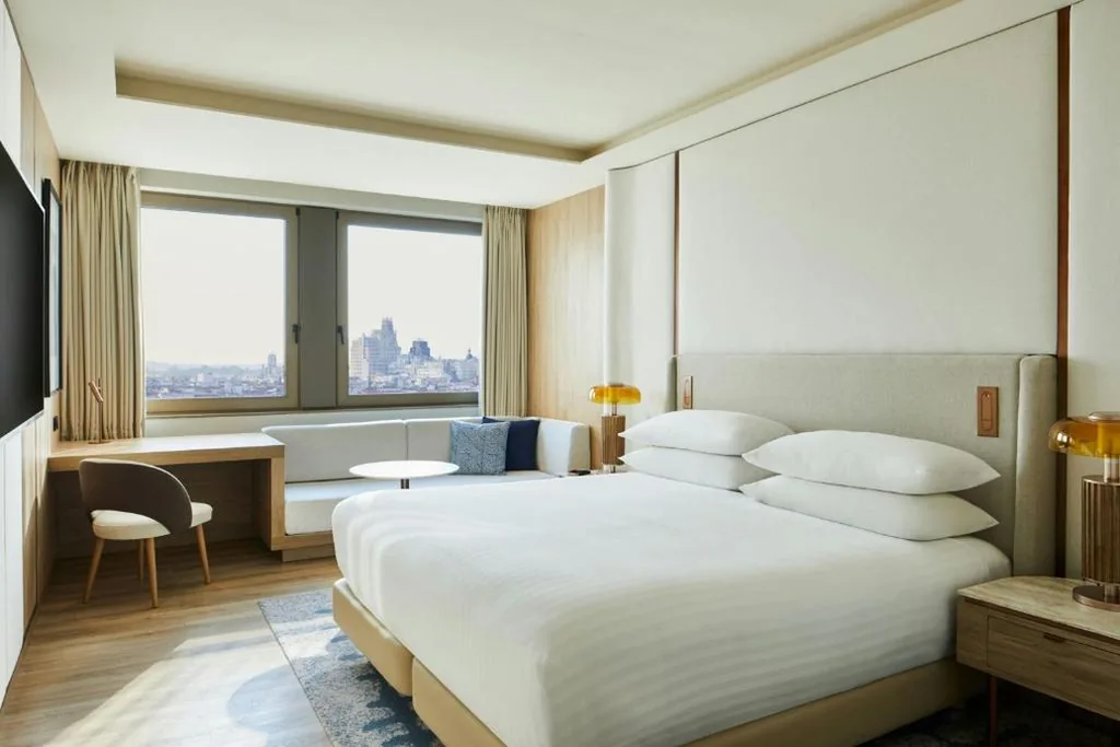 Camera Superior Panoramica con Vista Città - 1 letto extra large — Madrid Marriott Hotel Princesa Plaza