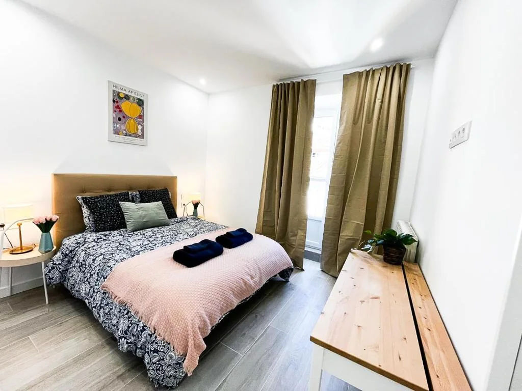 Habitación Doble con baño compartido — Madrid Private Rooms - Ferrer