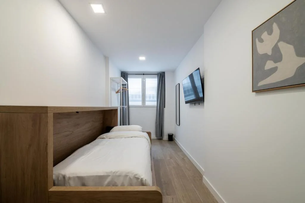 Habitación Individual con baño privado externo — Madrid Urban Stay