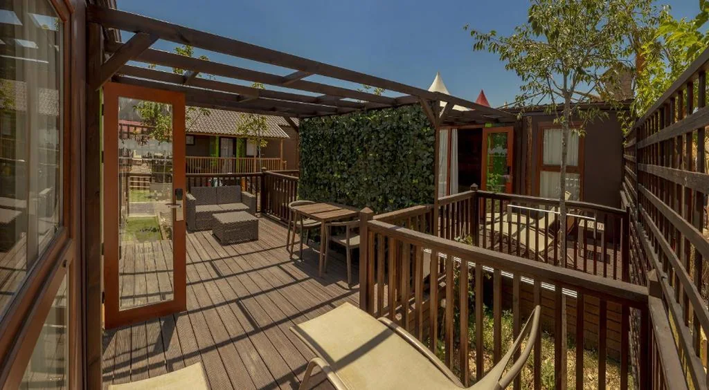 Bungalow Superior (3 adultos + 2 niños) — Magic Robin Hood