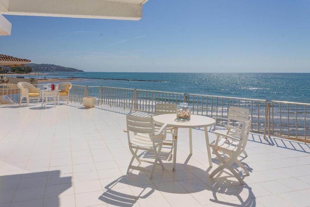 Magnifica VILLA AIREOLA frente al mar
