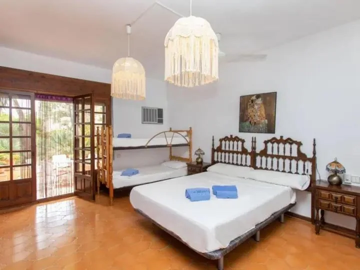 Magnífica villa con piscina en zona bosque Sant Jordi de Alfama