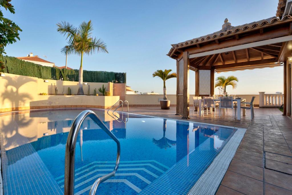 Magnifica Villa Happy Holidays con piscina en los Gigantes