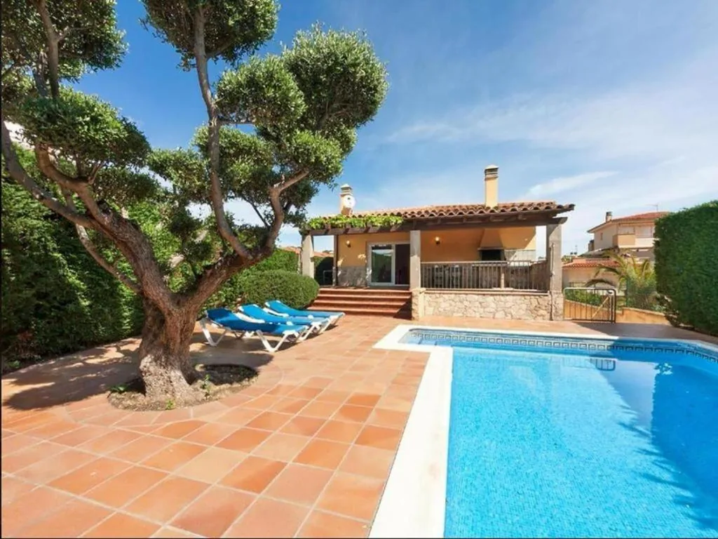 Villa — Magnolia l'Escala 1, casa con piscina y barbacoa a 300m de la playa