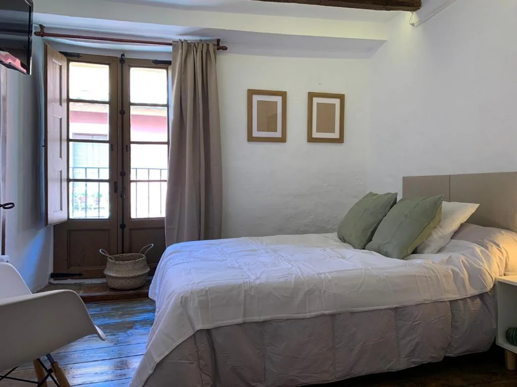 Habitación Doble con balcón — Maison del Arc
