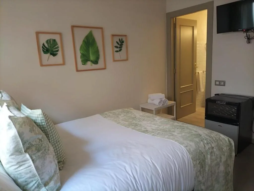 スタンダードシングルルーム — Maison Muralleta B&B