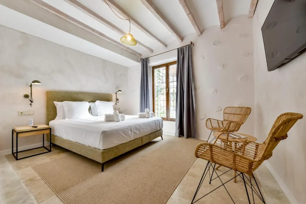 Habitación Deluxe con cama extragrande — Maison Salva by Santas Hotels