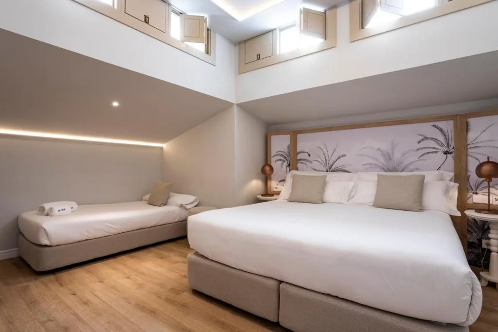 Habitación Triple con terraza — Malabar by Petit Palace anteriormente Icon Malabar