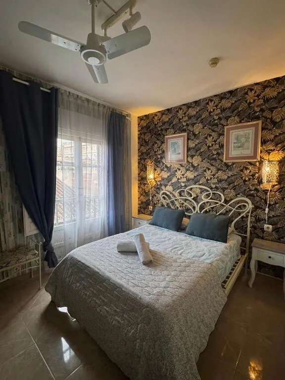 Habitación Doble con baño compartido - 1 o 2 camas — Málaga Centro Hostel