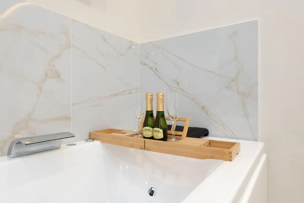 Apartamento Deluxe — Málaga EXCLUSIVE Apartment Jacuzzi - by N&N LUXE PROPERTIES