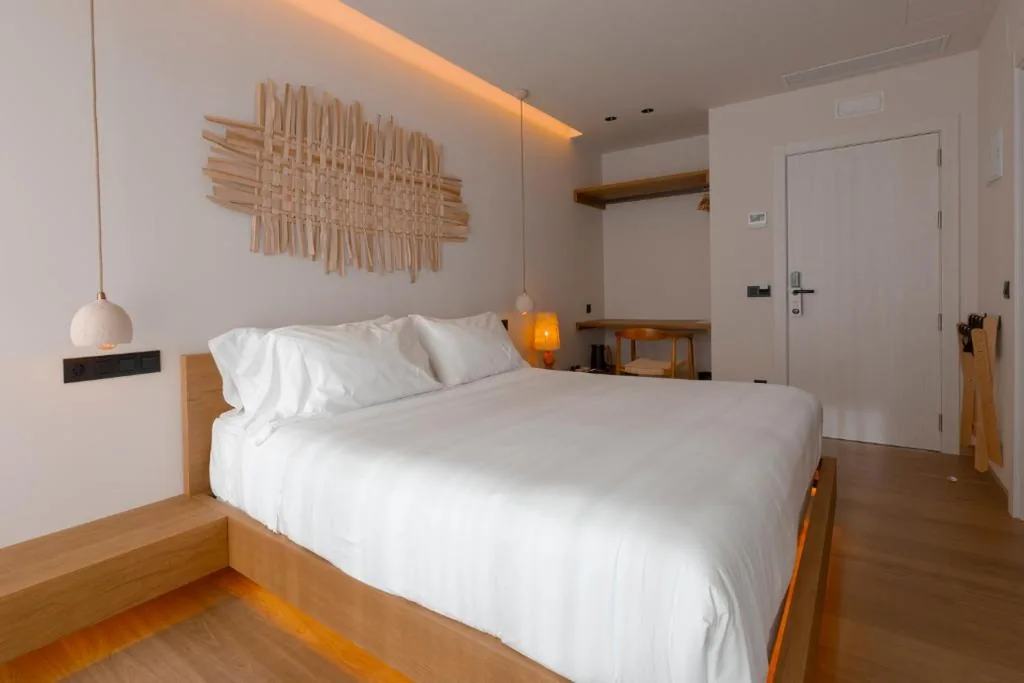 バルコニーと海の眺めがあるダブルルーム — Malates Slow Boutique Hotel