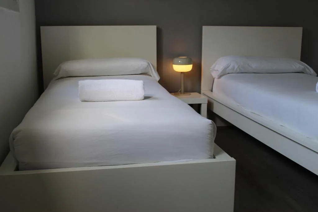Tweepersoonskamer met eigen badkamer - 2 bedden — Mallorca Rooms Can Pastilla