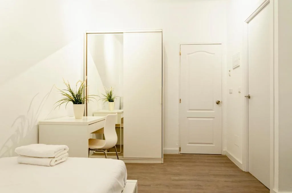 Driepersoonskamer met eigen badkamer — Mallorca Rooms Can Pastilla
