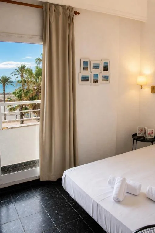 Malvarrosa Beach Rooms