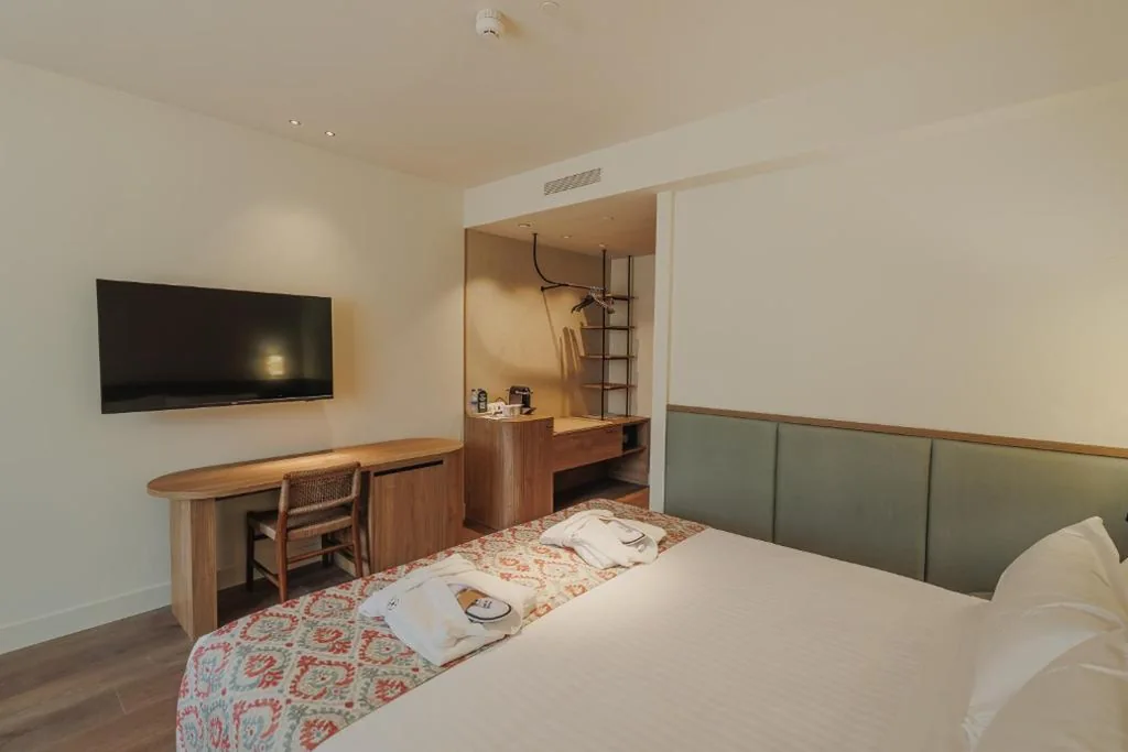 Habitación Doble Deluxe — Malvarrosa Plaza by Intelier