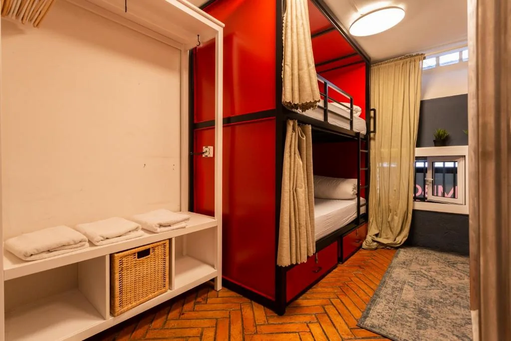 Camera tripla basic con bagno in comune — Mambo Tango