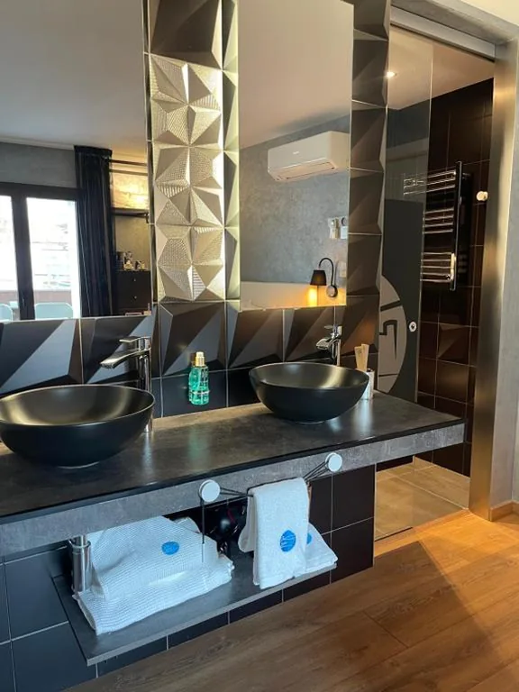 Habitación Doble Deluxe con balcón — Mamma Mia Hotel Boutique - Only Adults