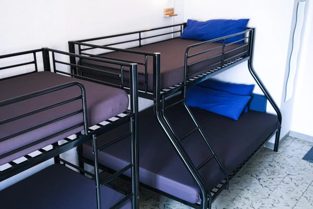 Cama en habitación compartida mixta de 4 camas — Mana Mana Youth Hostel