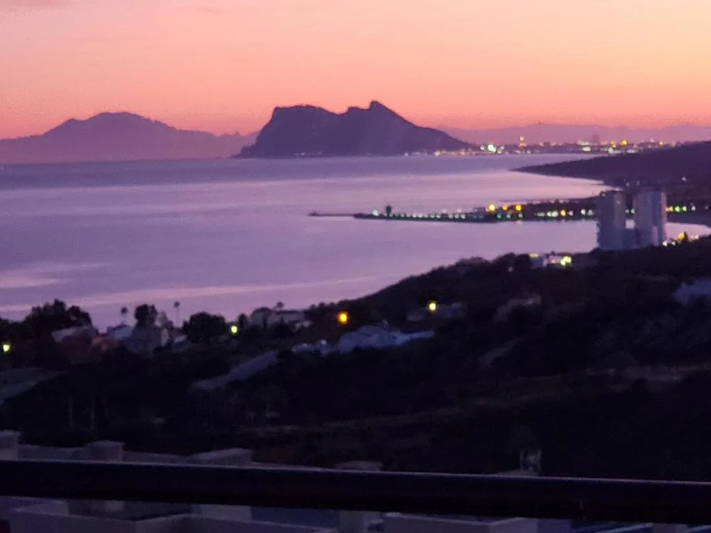 ベッドルーム3室のヴィラ — Manilva Townhouse with spectacular views of Gibraltar
