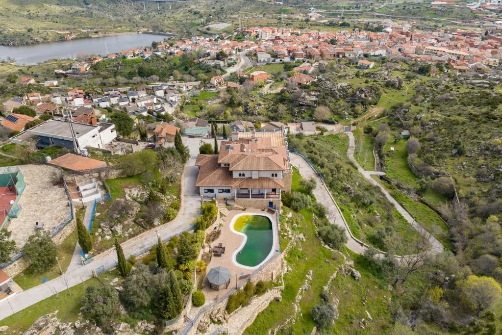 Villa avec piscine privée — Mansión con Jacuzzi a 40 grados, gran piscina y Pádel