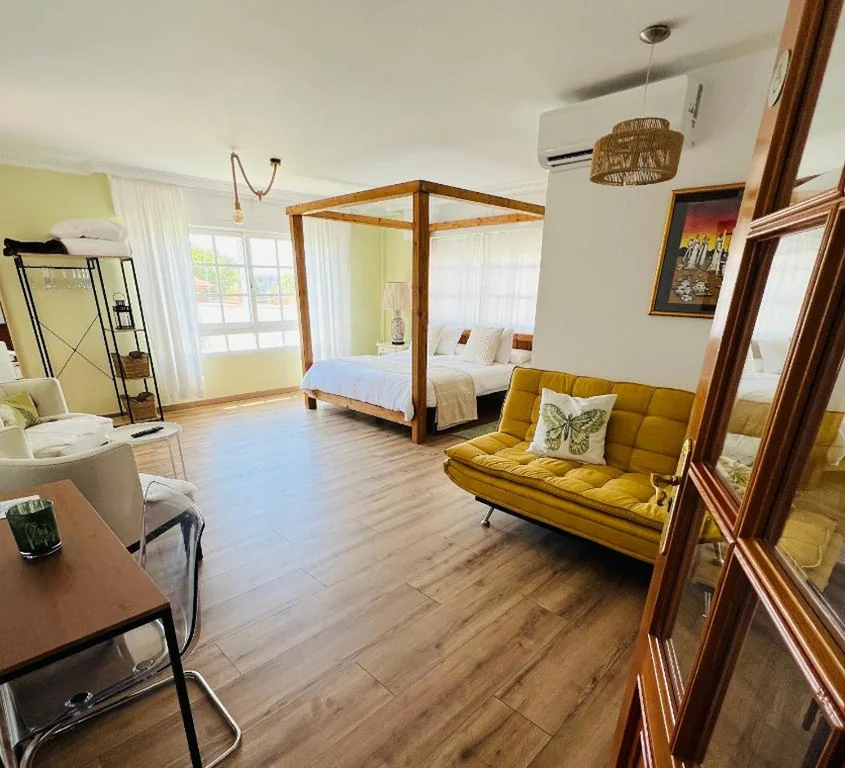 Suite mit extra großem Doppelbett und Poolblick — Mar De Frisia