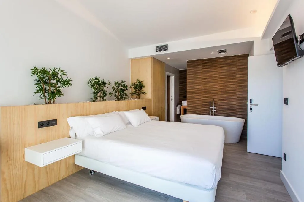 Habitación Doble Deluxe con vistas al mar - 1 o 2 camas — Mar do Ézaro - Boutique Hotel