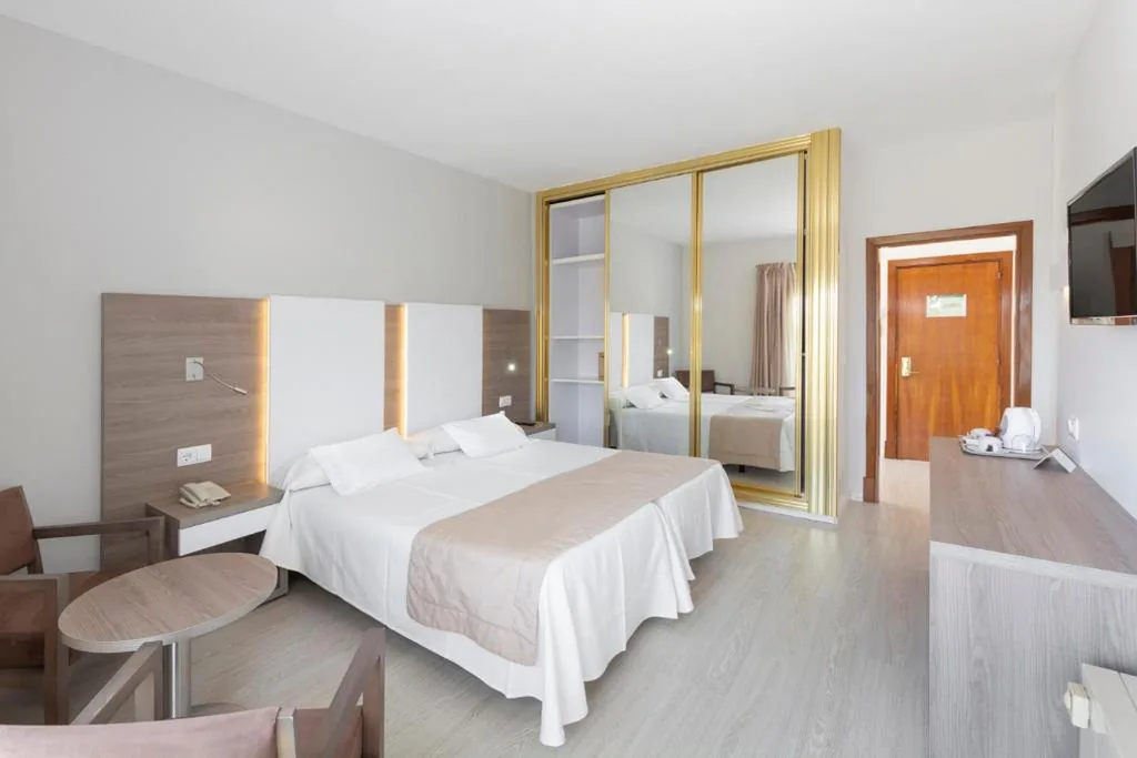Dreibettzimmer (2 Erwachsene + 1 Kind) — Mar Hotels Paguera & Spa