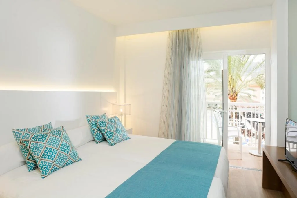 Suite avec vue sur la piscine (2 - 3 adultes) — Mar Hotels Playa Mar & Spa