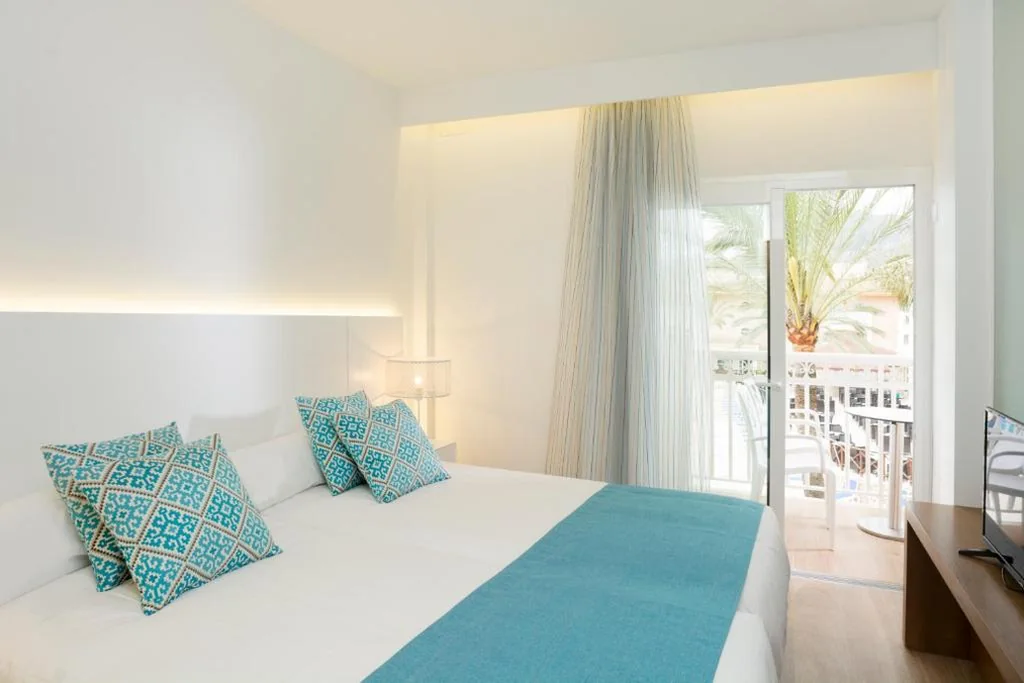 Suite avec vue sur la piscine (2 adultes + 2 enfants) — Mar Hotels Playa Mar & Spa