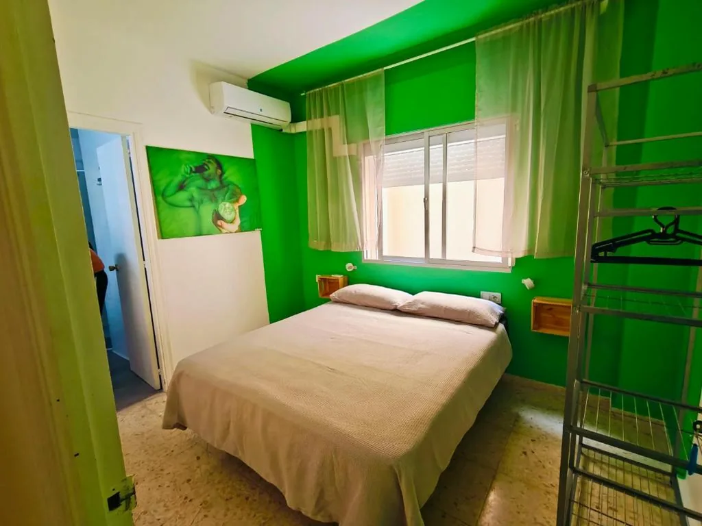 Habitación Doble con baño privado — Maracuya House - Men Only
