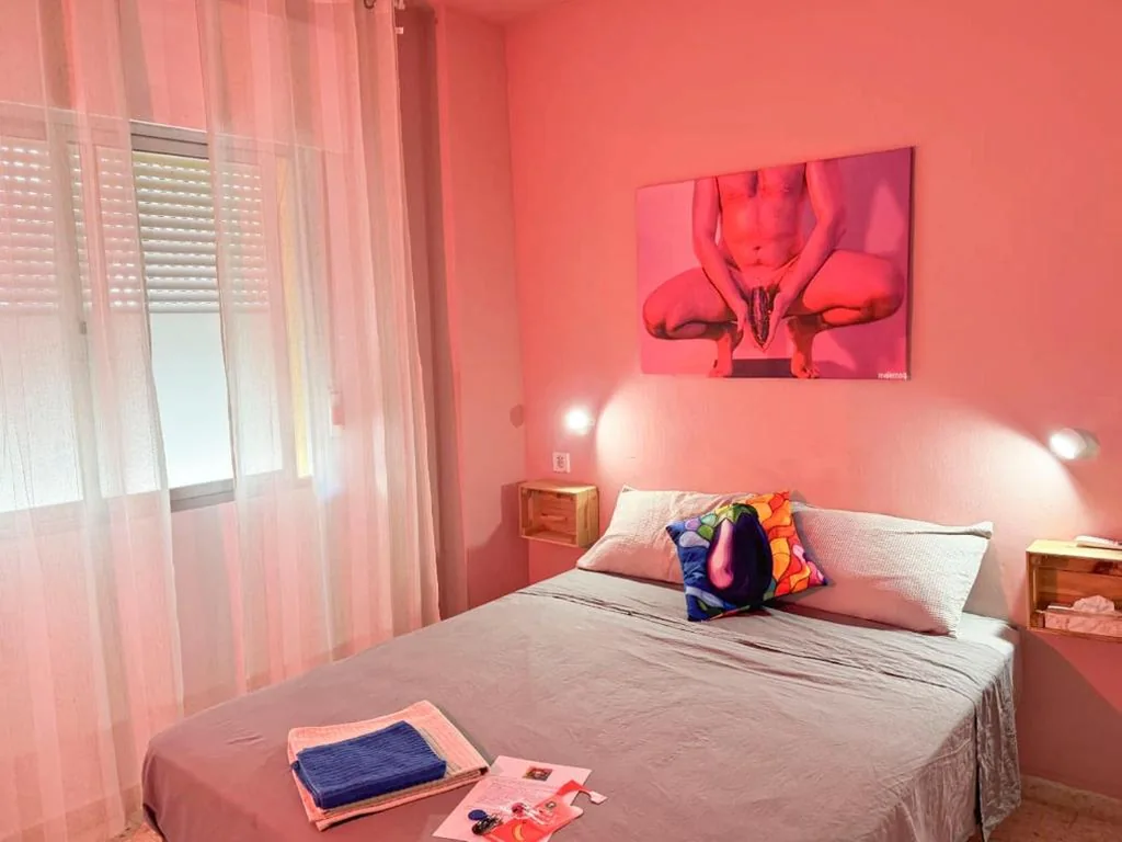 Habitación Doble con baño privado — Maracuya House - Men Only