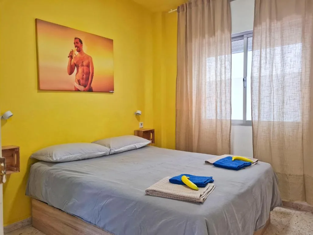 Habitación Doble con baño privado — Maracuya House - Men Only
