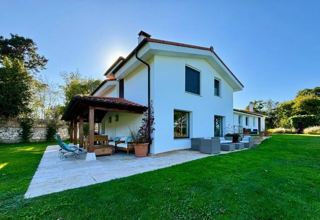 Villa con vistas al mar — Maravillosa casa entre el Mar y la Montaña