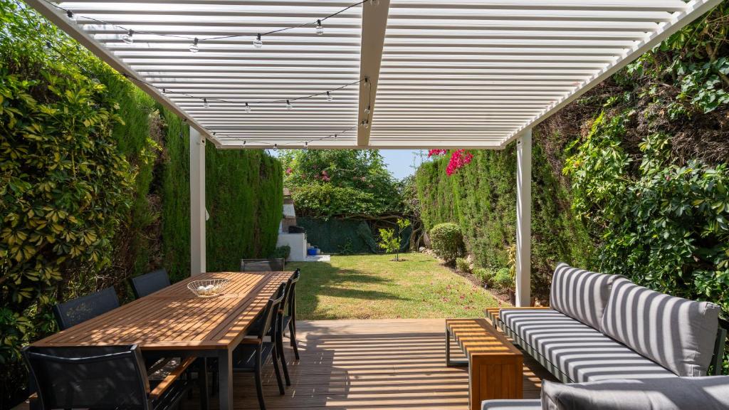 Marbella golden mile townhouse with garden, bbq and walking distance to beach and old town