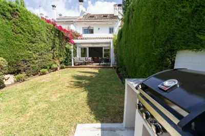 Marbella golden mile townhouse with garden, bbq and walking distance to beach and old town — foto 2