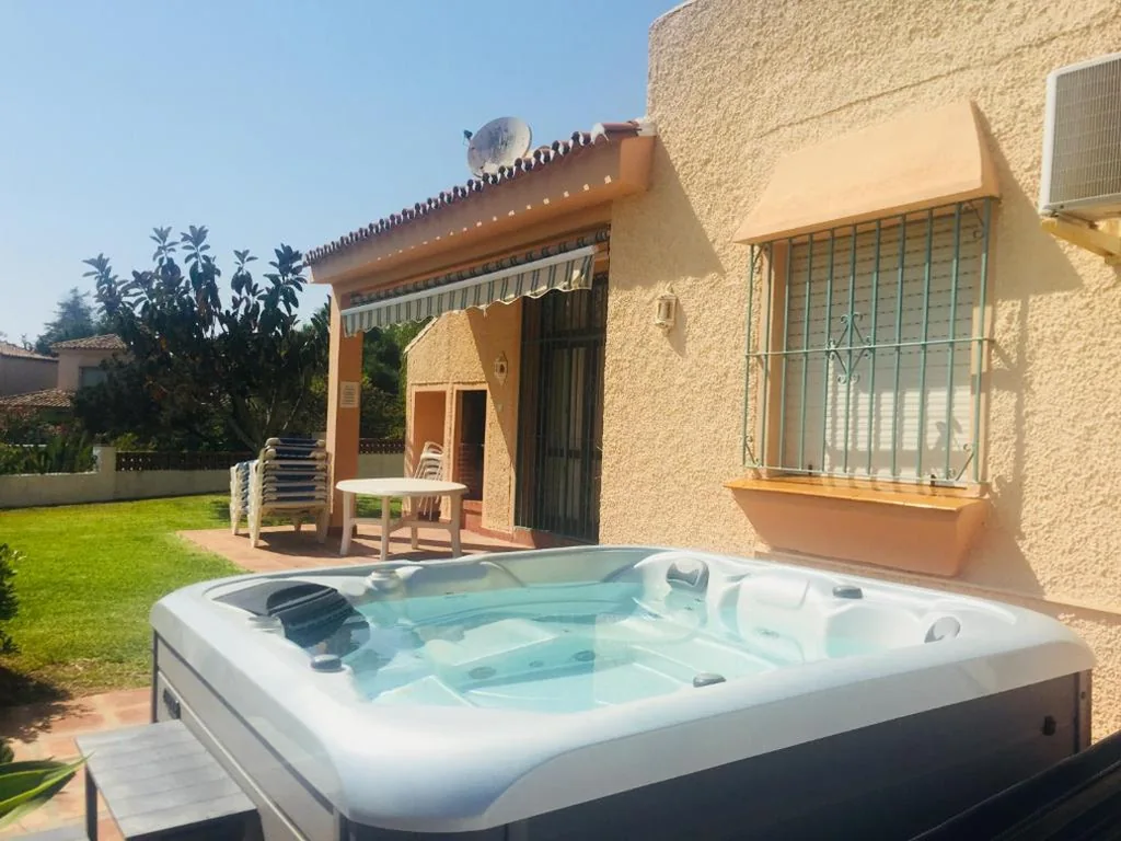 Villa de 2 chambres — Marbesa Villas with Jacuzzi