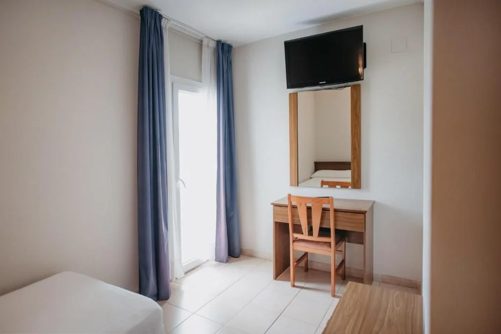 Chambre Individuelle avec balcon — Marina Tossa