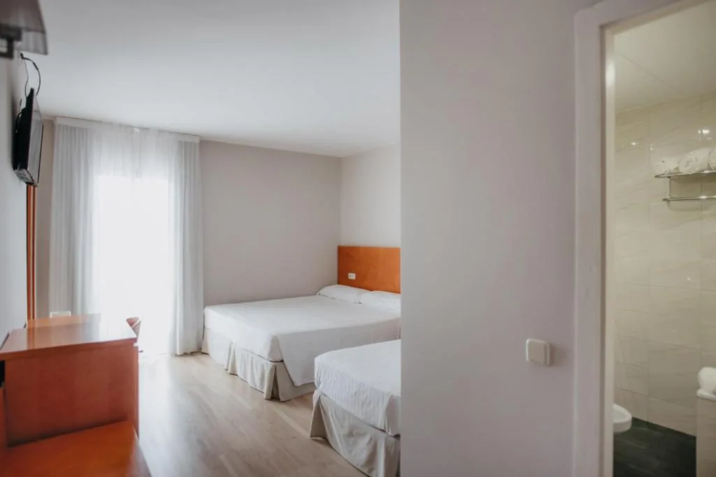 Chambre Triple avec balcon — Marina Tossa