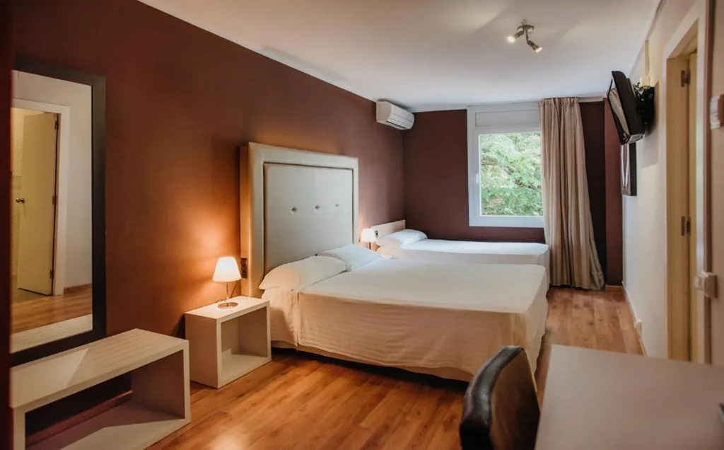 Chambre Triple Supérieure — Marina Tossa