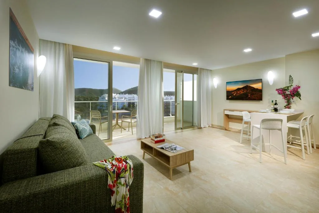Apartment mit 2 Schlafzimmern und Balkon — Marinell Collection Palm-Mar