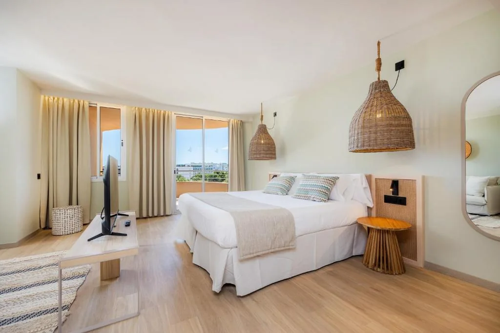 Suite Junior con balcón — Marins Beach Club - Adults Only Hotel