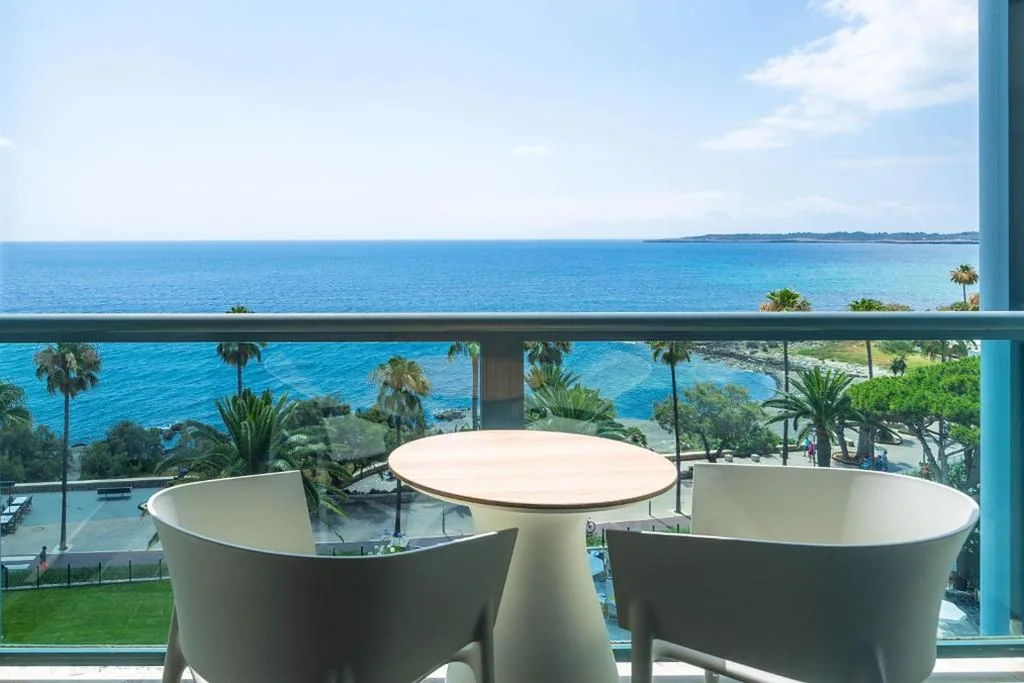 海の景色を望むダブルルーム（シングルベッド2台またはダブルベッド1台） — Marins Suites - Adults Only Hotel
