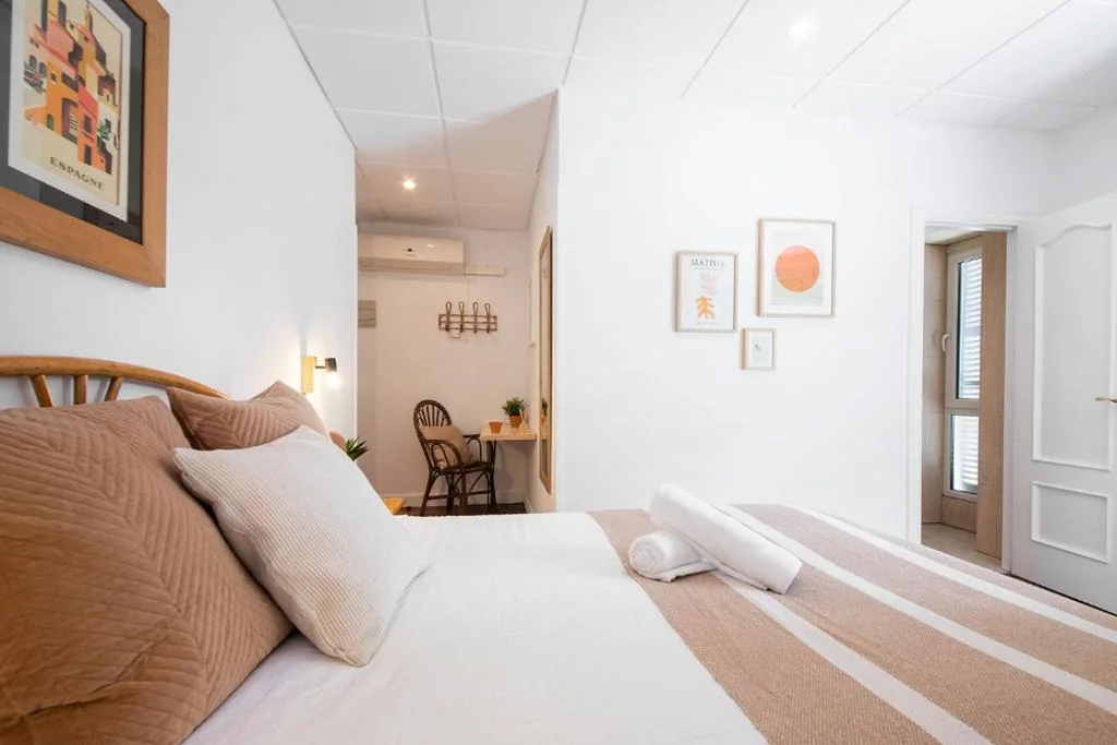 Habitación Doble Estándar — Marisol - Self Check-In Guesthouse - Adults only