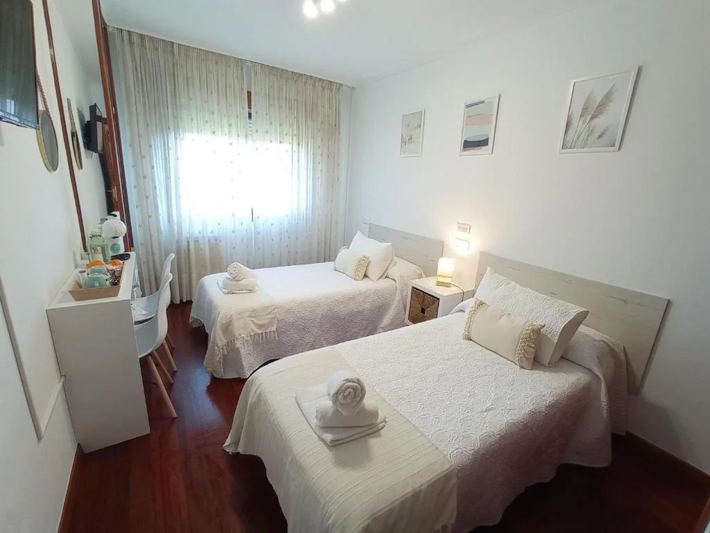 Habitación Doble con baño compartido - 2 camas — Martínez Rooms Pilgrims