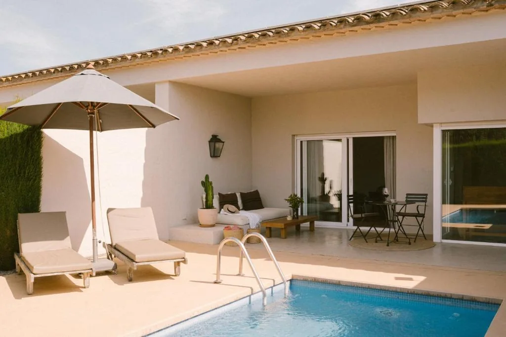 Suite mit eigenem Pool — Mas de Torrent Hotel & Spa, Relais & Châteaux