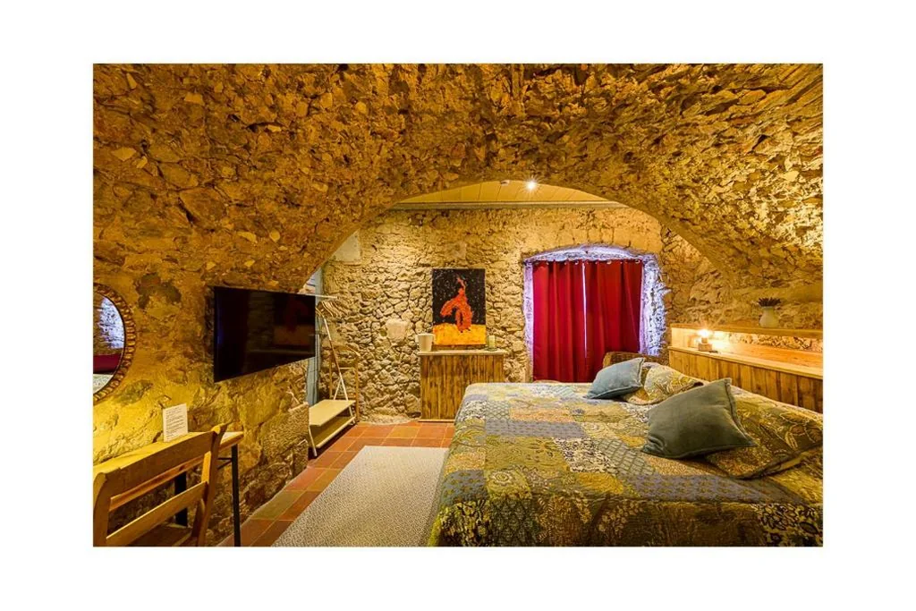 Suite avec très grand lit — Mas Del Llop Blanc - Dog friendly Hostal Rural - B&B