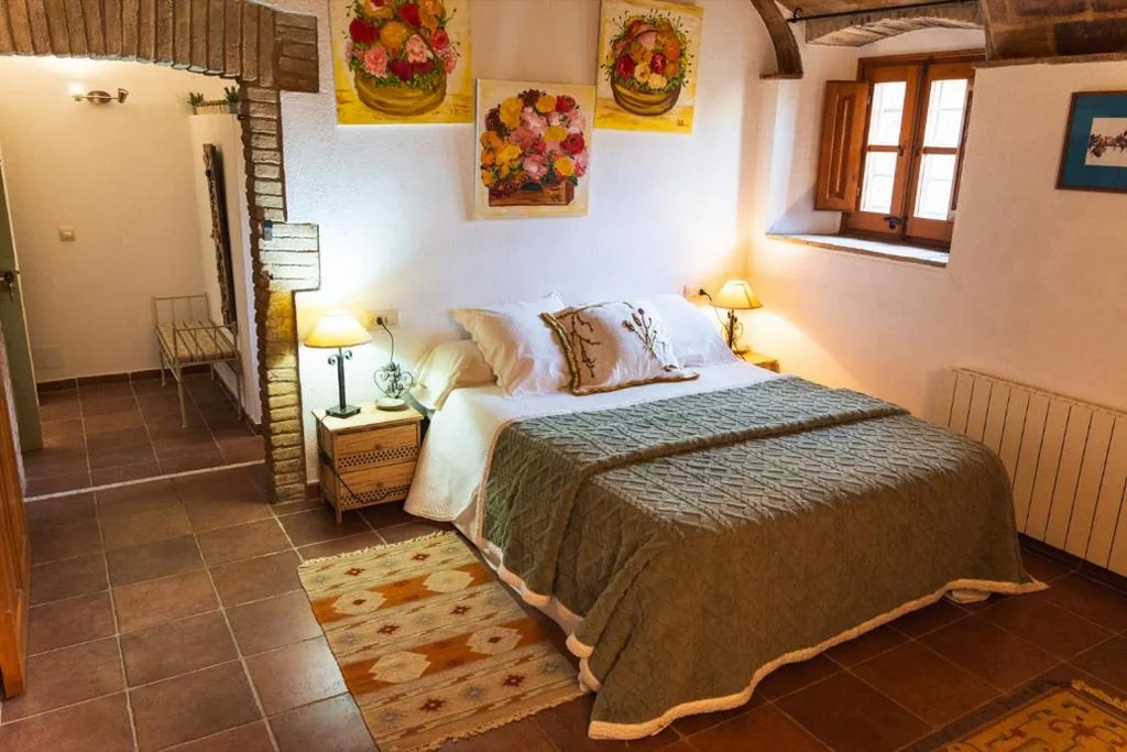 Triple Room with Private Bathroom — Mas Gran de Cruïlles - Mas Rural - Hotel & Events